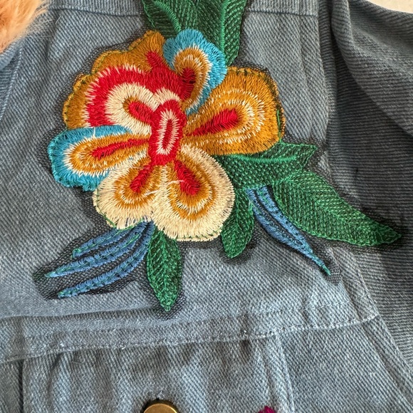 NWT Natural Life Denim Jacket with embroidered floral patches+faux fur Size XL - Picture 6 of 15